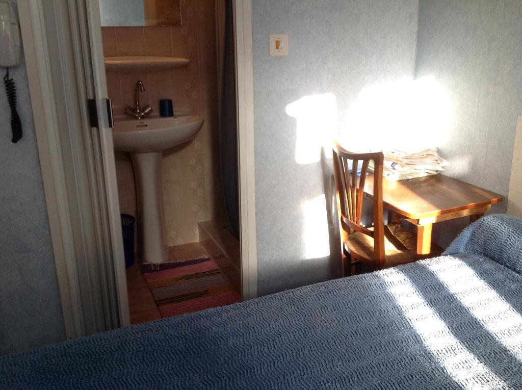 Maison Notre Dame De La Treille Lourdes Kamer foto